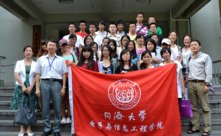 参访台湾逢甲大学时合影