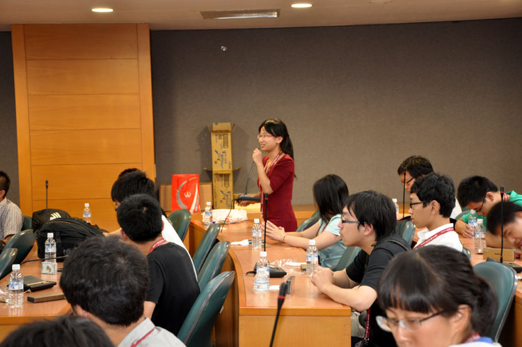 在逢甲大学资讯电机学院交流会上提问